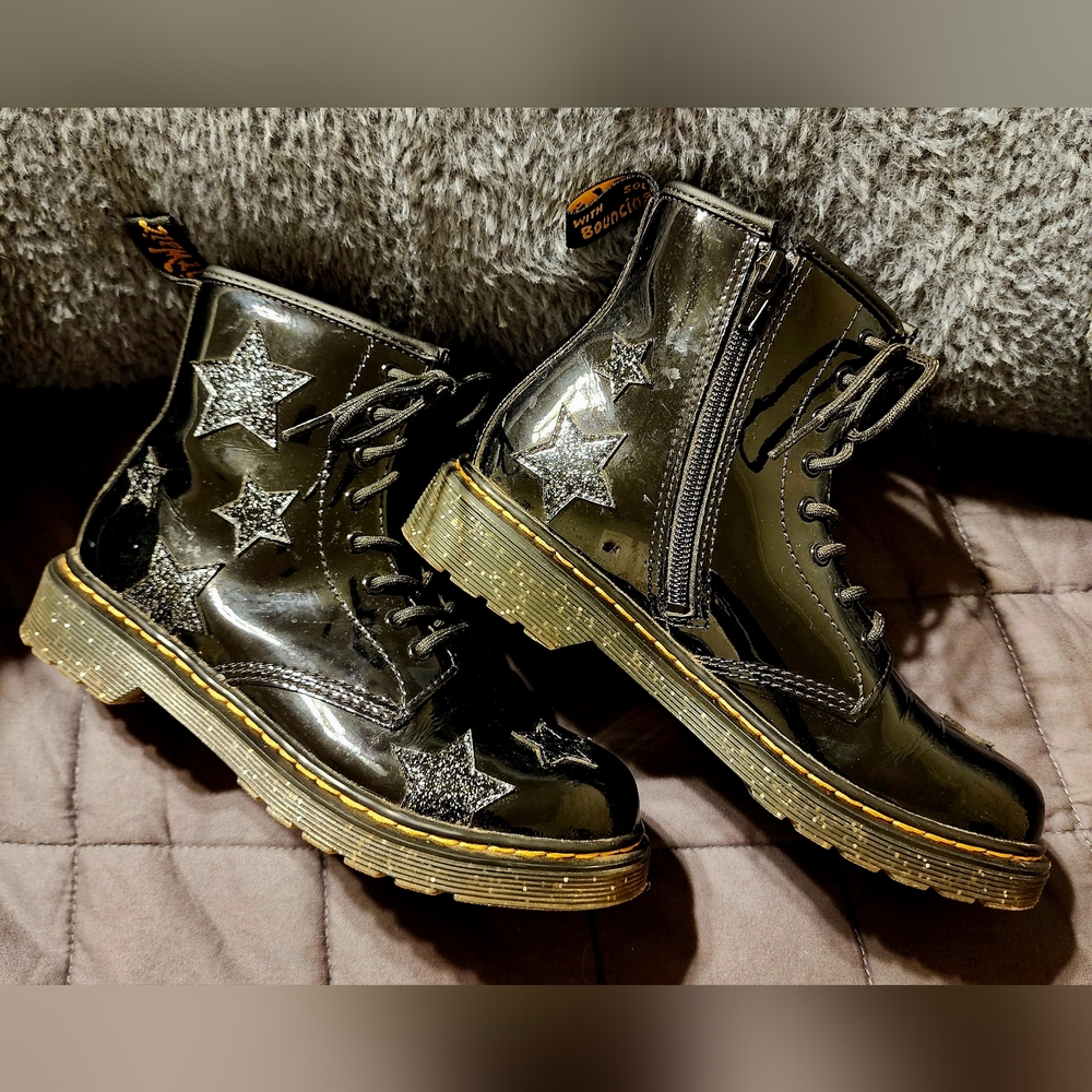 Girls Size 4 Doc Martens Black Patent Glitter Star Boots